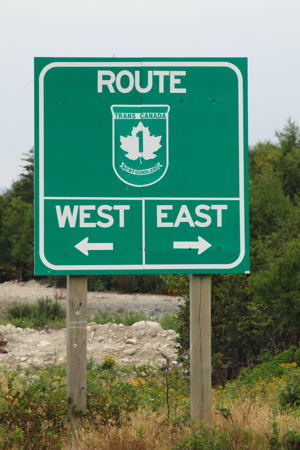 Wegwijzer langs de Trans Canada Highway. Copyright (c) 2008 Edwin Neeleman